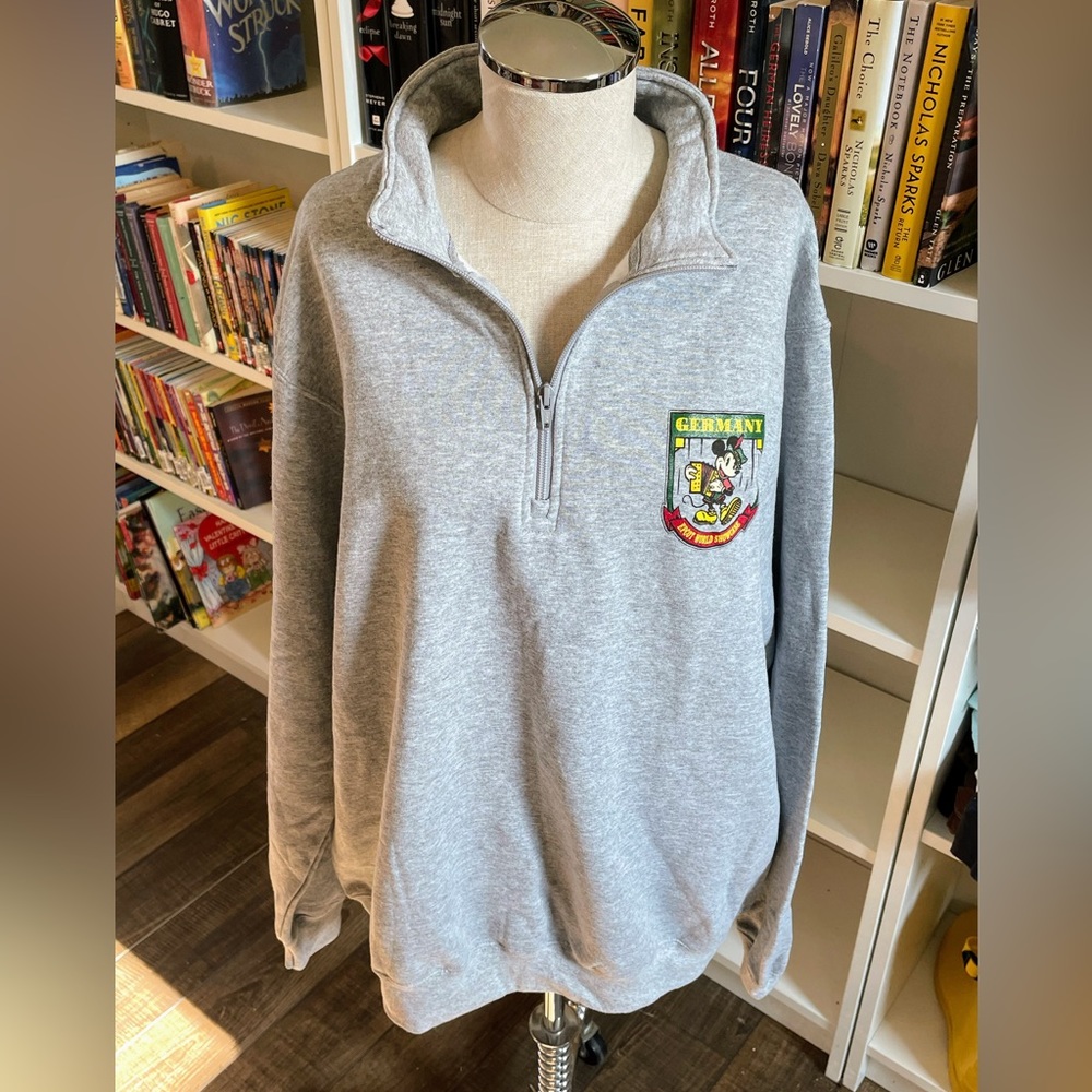 Disney Epcot World Showcase Germany Half-Zip Pullover, Unisex Size Large, NWT
